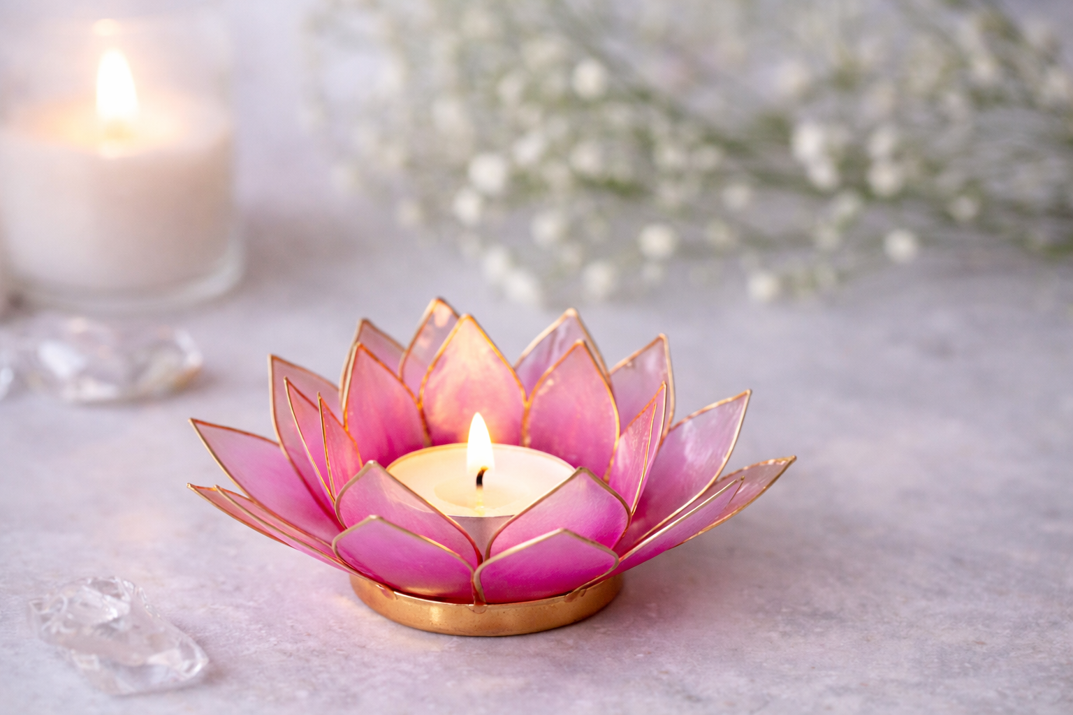 Lotus Teelichthalter aus Capiz-Muschel – rosa/weiß mit goldfarbenem Rand