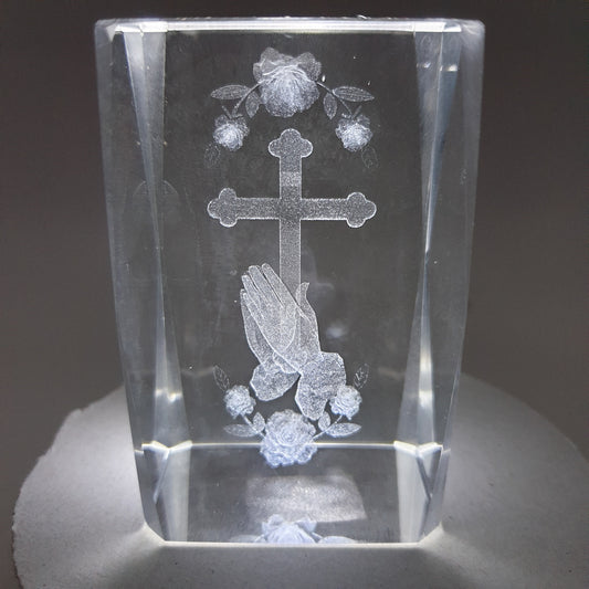 Kristallglas Laserblock mit 3D-Kreuz, Betenden Händen und Blumen