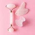 Beauty-Massage-Set aus Rosenquarz – 3-teiliges Set: Gua Sha, Massageroller & Champi