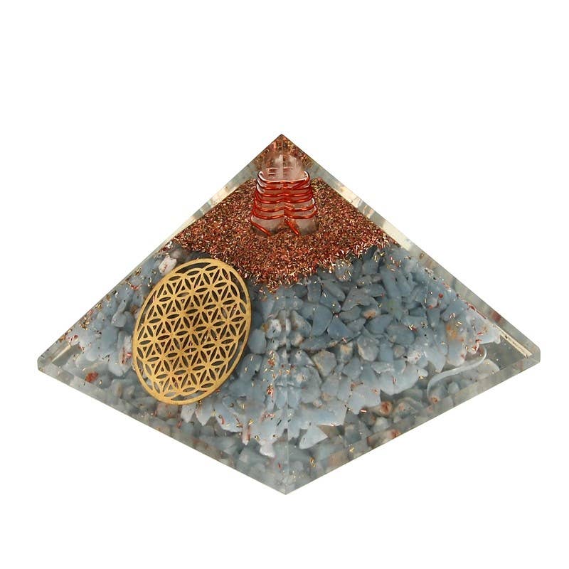 Orgonit-Pyramide aus Angelit mit „Blume des Lebens“