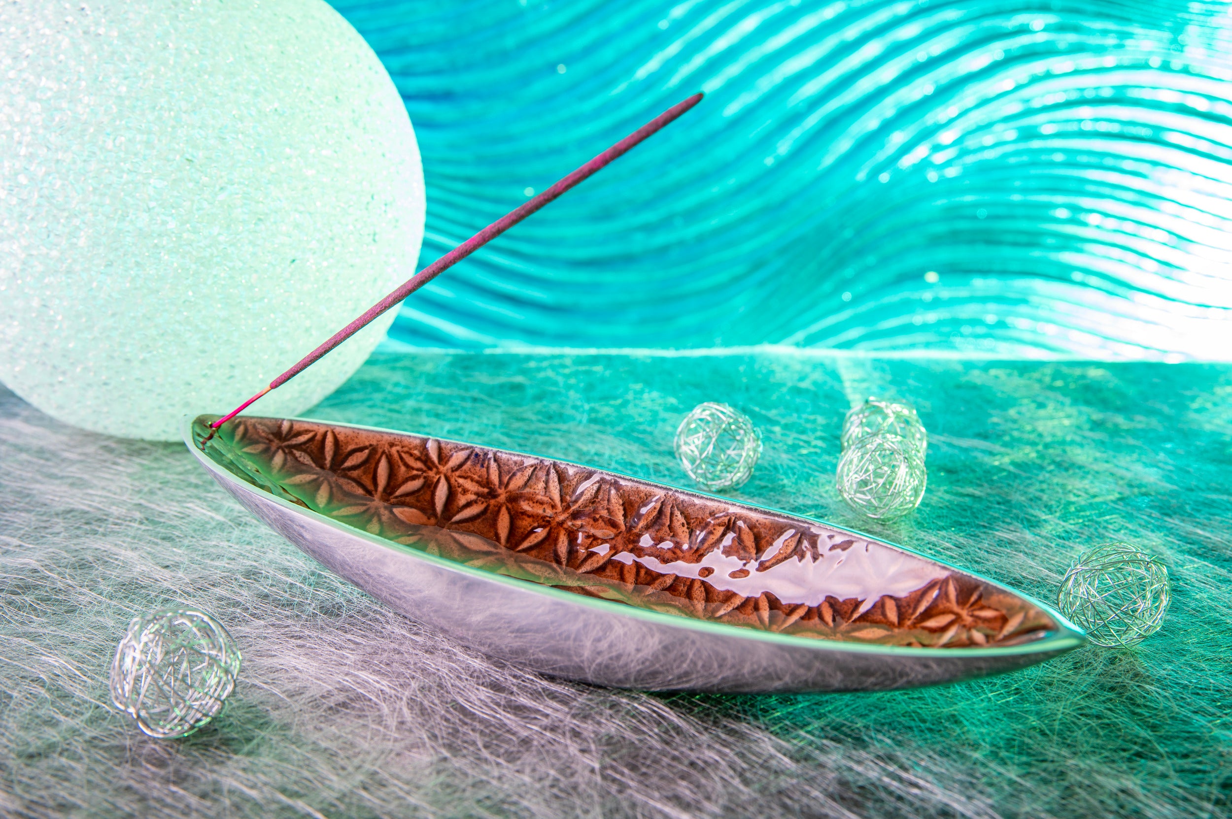 Räucherstäbchen-Halter Schiffchen – Blume des Lebens – Aluminium Braun