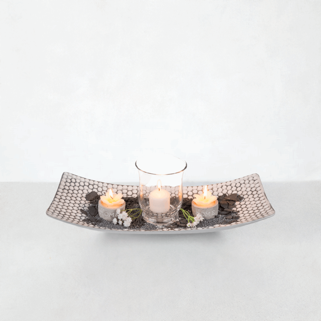 Deko-Set: Weiß/Grauer Holzteller mit Windlicht, Kerze & Dekoelementen – in Geschenkbox