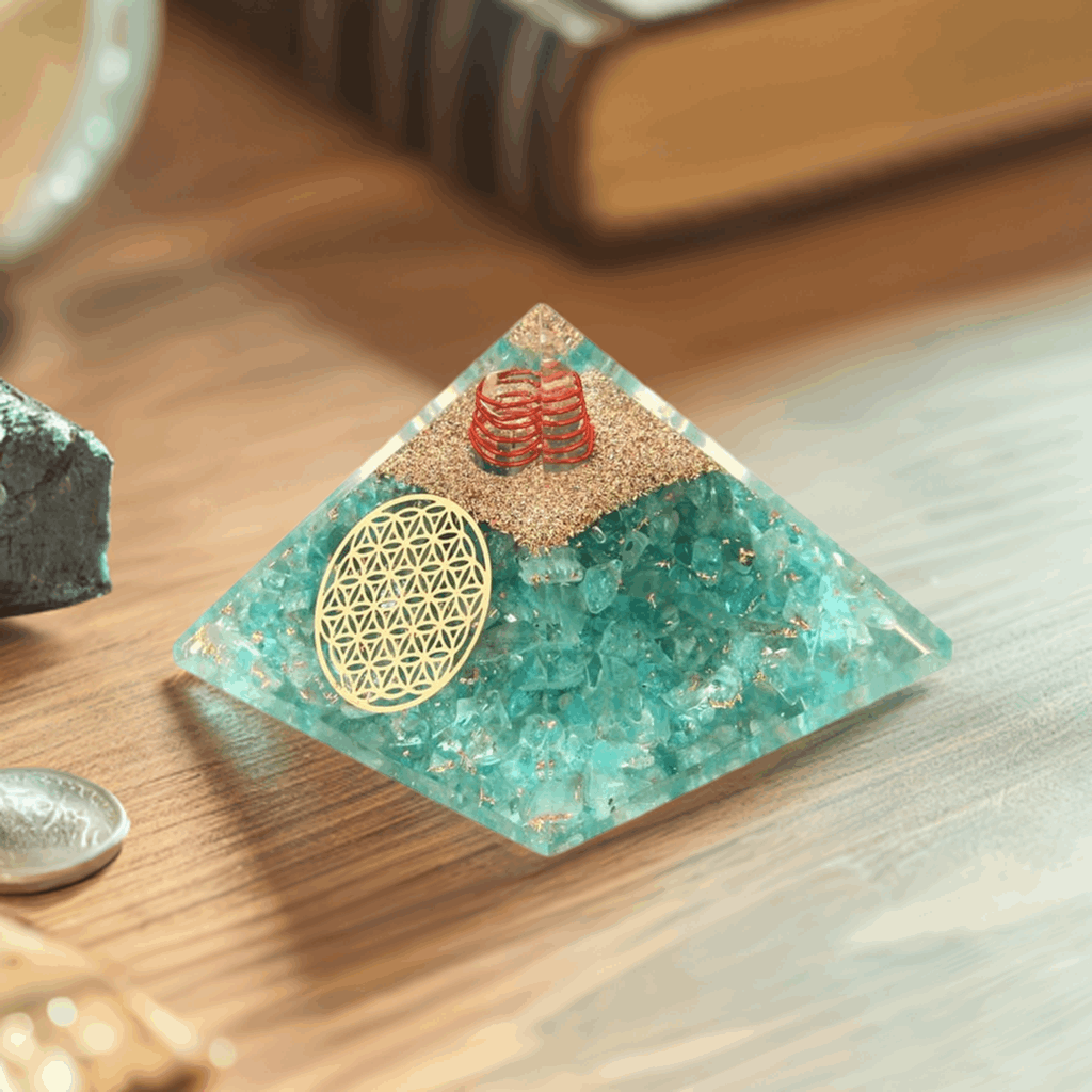 Aquamarin-Orgonit-Pyramide „Blume des Lebens“