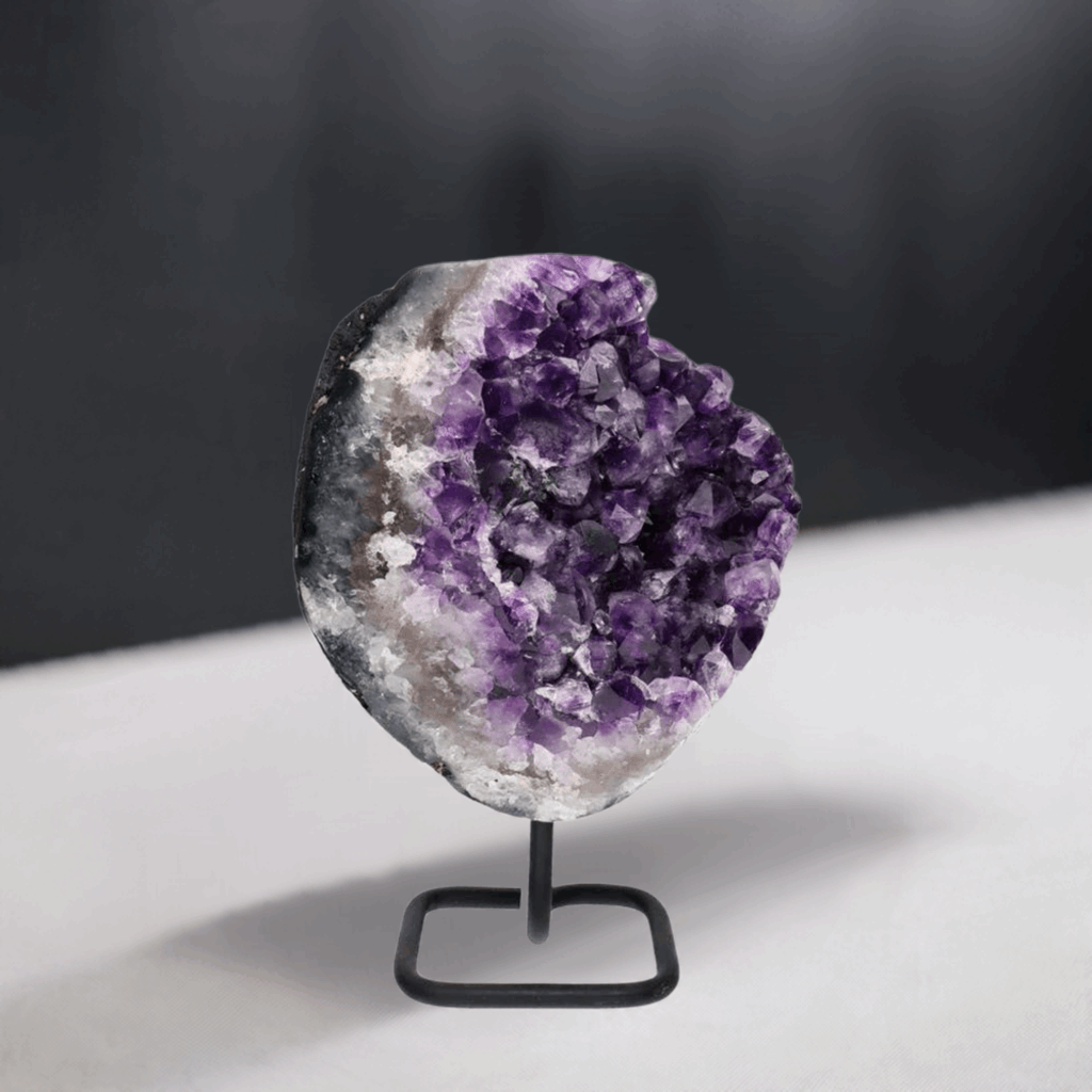 Amethystdruse auf Standfuß
