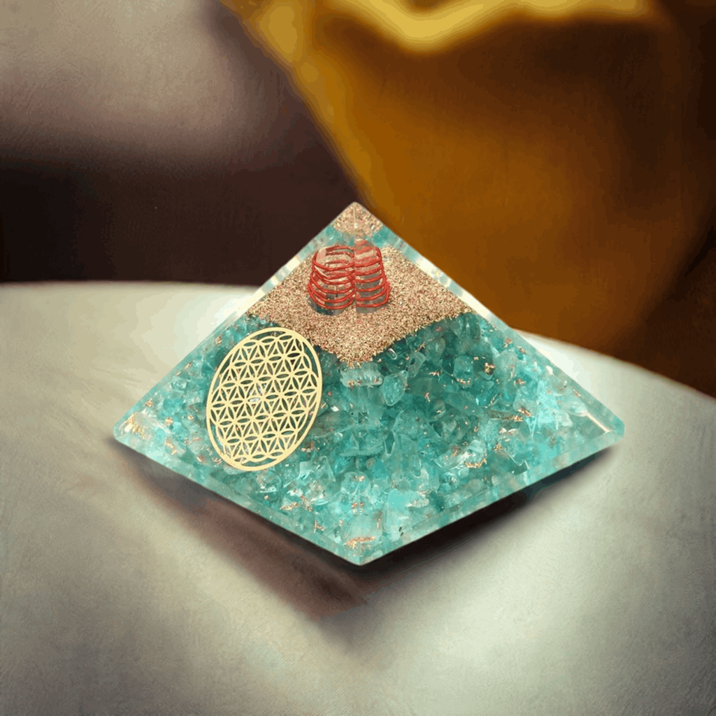 Aquamarin-Orgonit-Pyramide „Blume des Lebens“