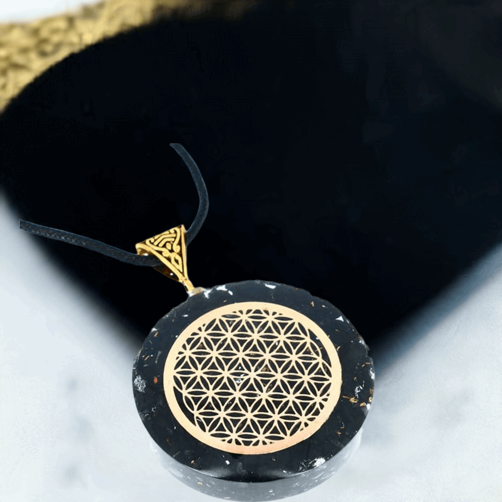 Anhänger „Blume des Lebens“ aus Schungit und Orgonit – Einzigartige Eleganz und Energie