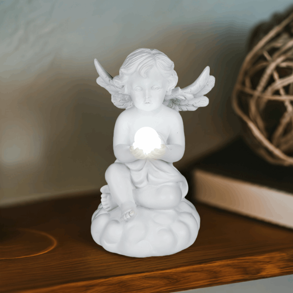 Sitzender Engel aus Polyresin mit weißer LED-Kugel (ca. 7 x 11,5 cm)