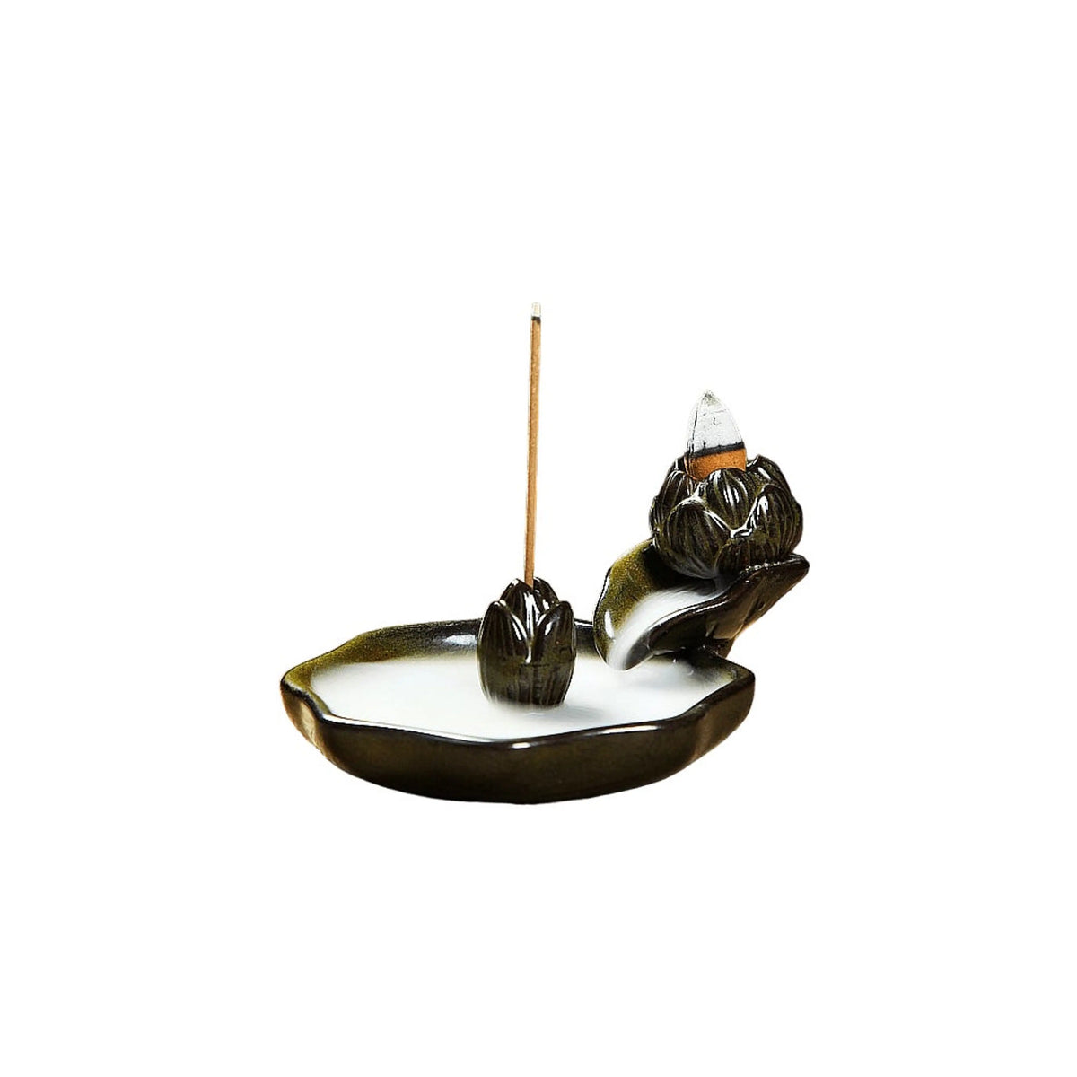Brauner Rückfluss-Räucherhalter aus Keramik mit Lotusblüten, Räucherstäbchen und Rauchfluss