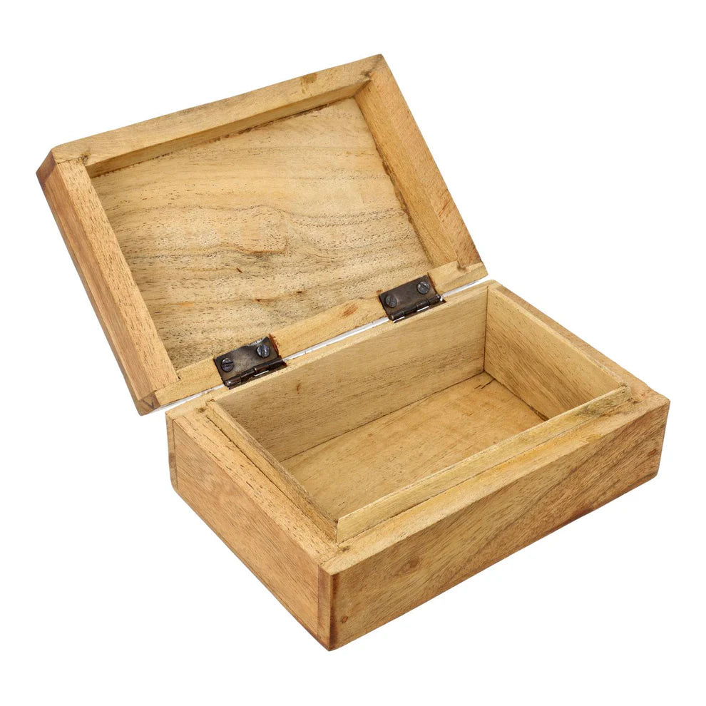 Geöffnete Tarotbox aus Akazienholz