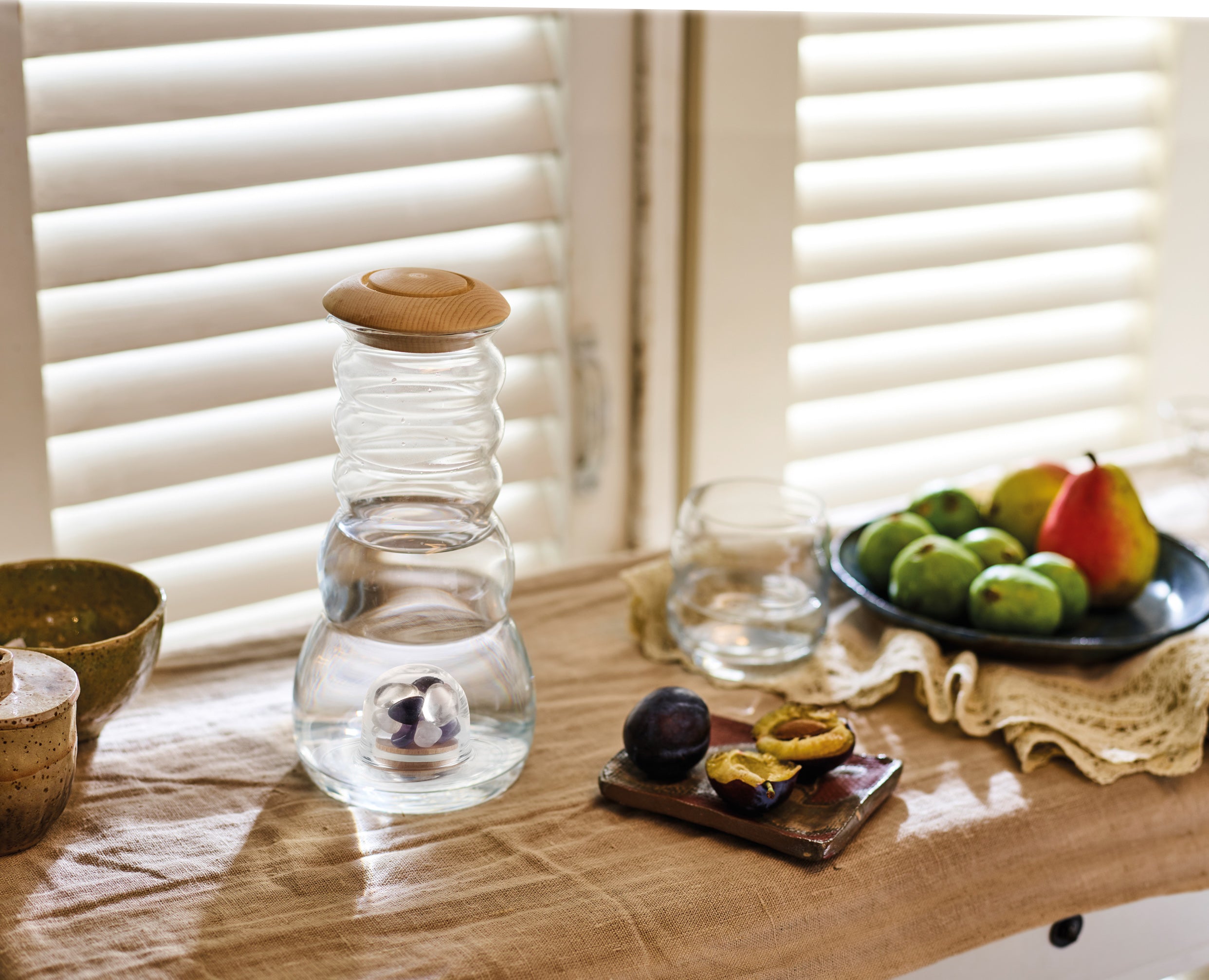 Cadus jug 1 liter with gemstones and pine wood lid