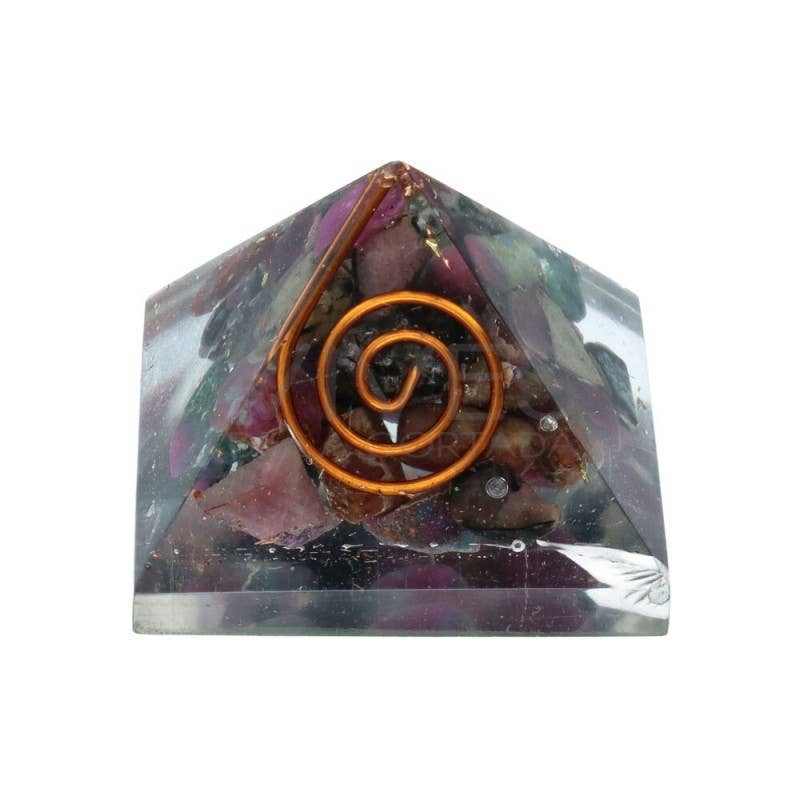 Pyramids made of resin with mineral mini 3cm x 3cm