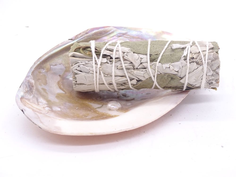 Weißer Salbei & Eukalyptus Smudge Räucherbündel - Ein einzigartiger Reinigungsduo