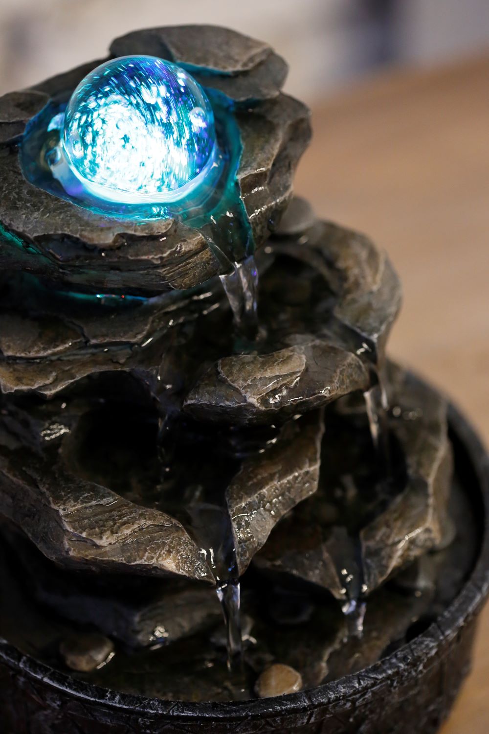 Zimmerbrunnen Little Rock mit Kugel und Beleuchtung