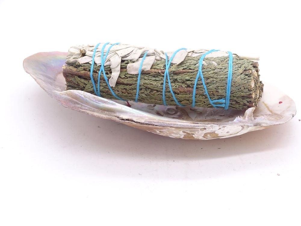 Weißer Salbei & Zeder Smudge Räucherbündel, 20–25 g