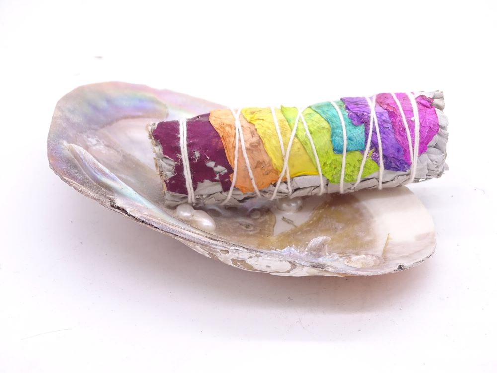 7 Chakra Rosen Salbei Räucherbündel - Energetische Reinigung und Chakra-Balance