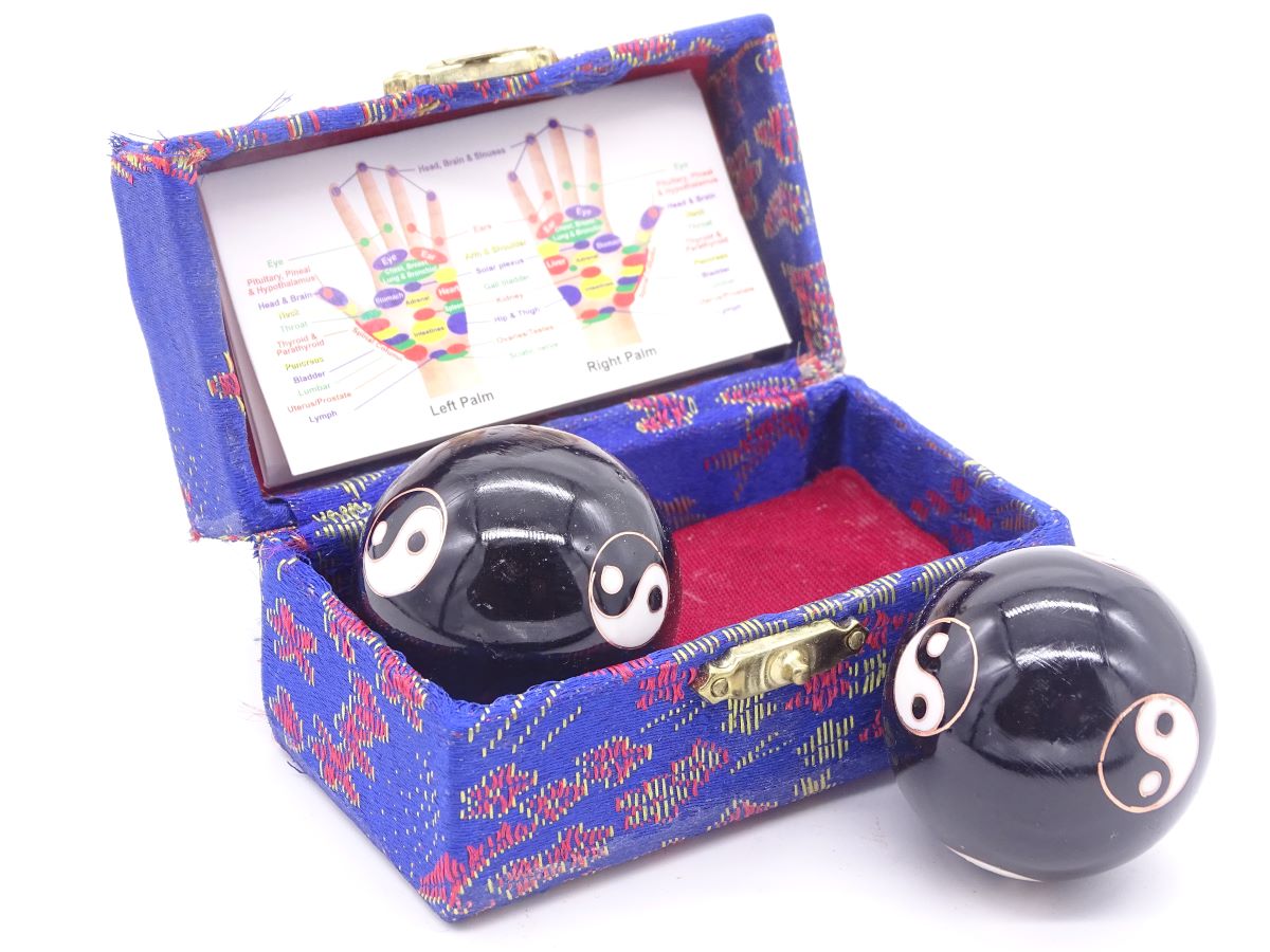 Qi-Gong balls black (Yin Yang small) 4.0 cm