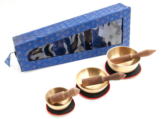Set of 3 singing bowls in a blue box