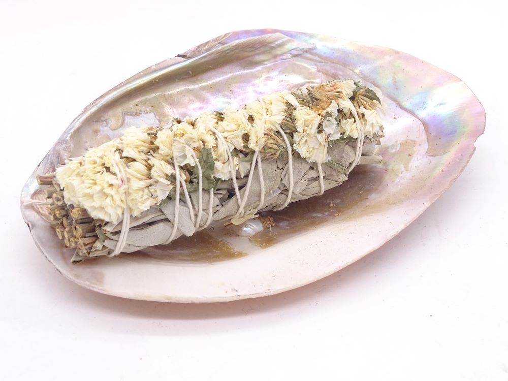 White Sage & Sinuata Flower Räucherbündel - Reinigendes Räucherritual