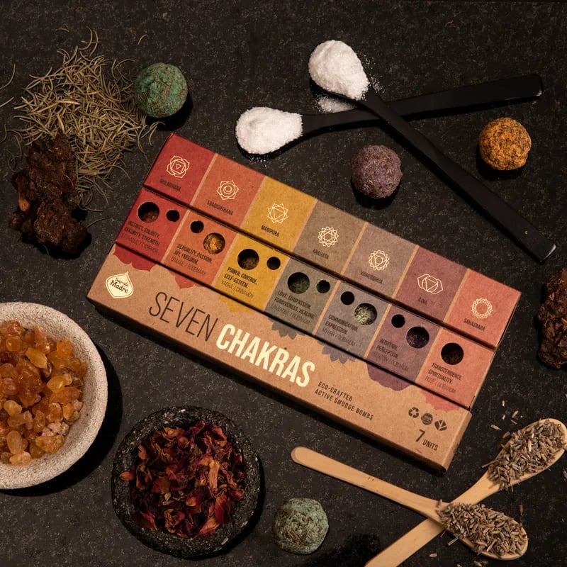 Sagrada Madre 7 Chakra Smudge Bombs im dekorativen Umfeld