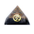 Phoenix Orgonit-Chakra-Pyramide mit schwarzem Turmalin und Om