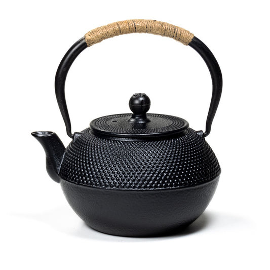 Tetsubin cast iron teapot in Japan. Style 1.2 liters