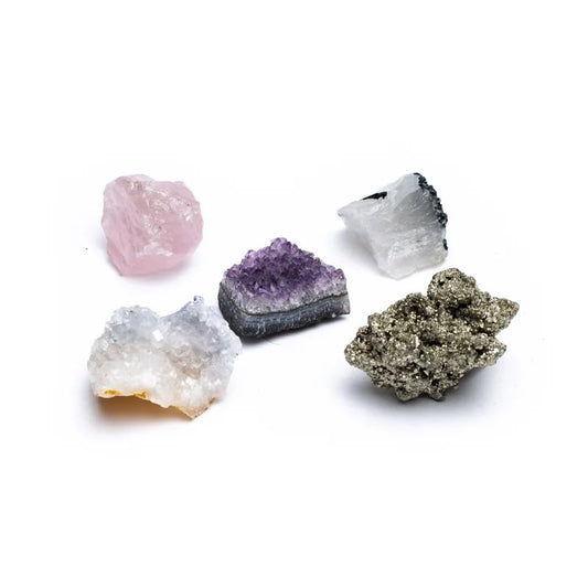 Geschenkbox mit 5 Rohmineralsteinen: Turmalinquarz, Rosenquarz, Kristallgeode, Amethyst und Pyrit